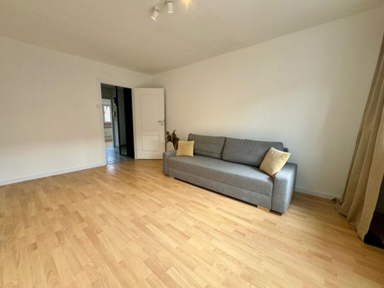 Warszawa, Aleja Dwudziestolatków - Фото 1