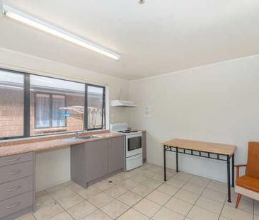 Conveniently located within walking distance to the university and ... - Photo 6