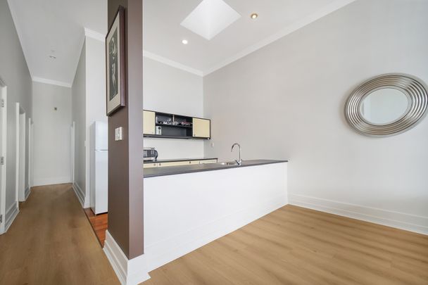 4.5 Star Hotel, Top Floor Fully Furnished Apartment - Photo 1