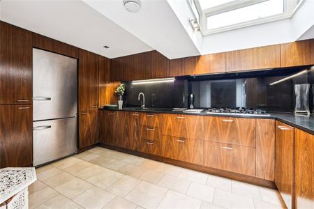 4 bedroom end of terrace house to rent - Photo 5