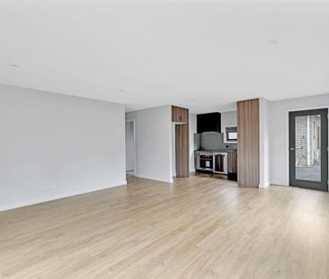 Modern 3 Bedroom Unit - Your Ideal Contemporary Retreat! - Photo 2