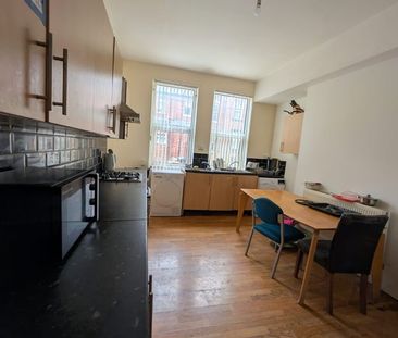 Room in a Shared House, Estcourt Avenue, LS6 - Photo 1