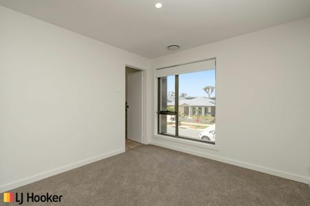 Brand new 3 bedroom townhouse. - Photo 3