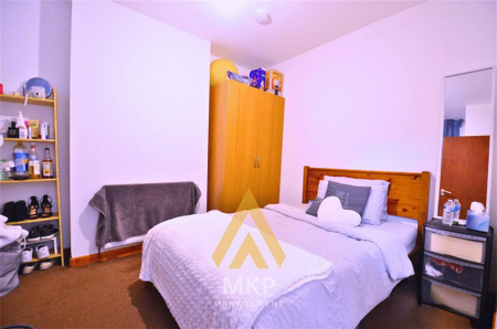 4 bedroom terraced house to rent - Photo 4