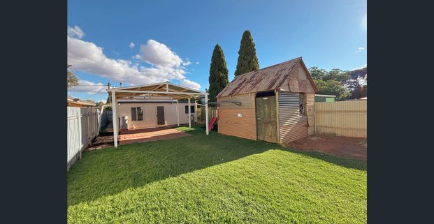 White Picket Fence - Family Home - Photo 1