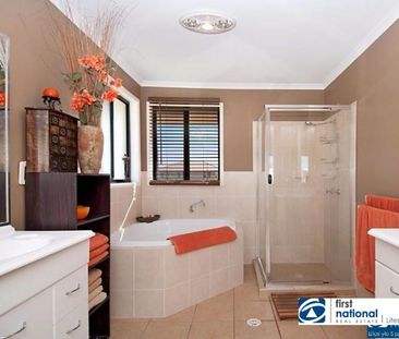 Luxury Family Home with Pool, Space & Prime Location - Photo 4