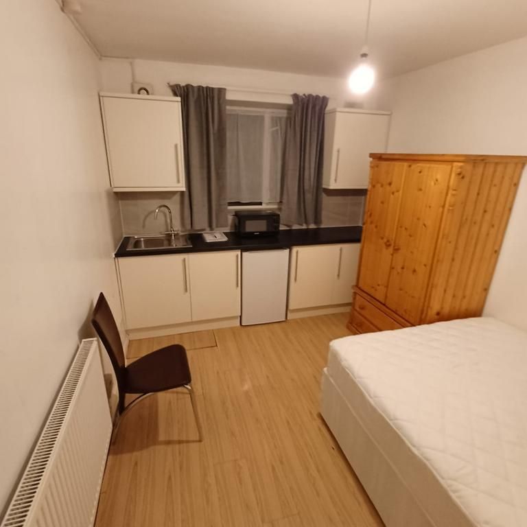 Studio to rent - Photo 1