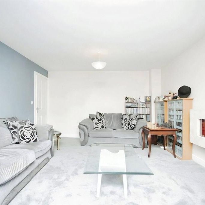 5 bedroom detached house to rent - Photo 1