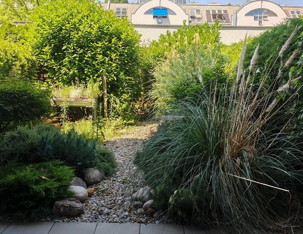 Möblierte Gartenwohnung mit detailverliebtem Gartenjuwel – zentral, ruhig & sofort bezugsfrei! - Foto 1