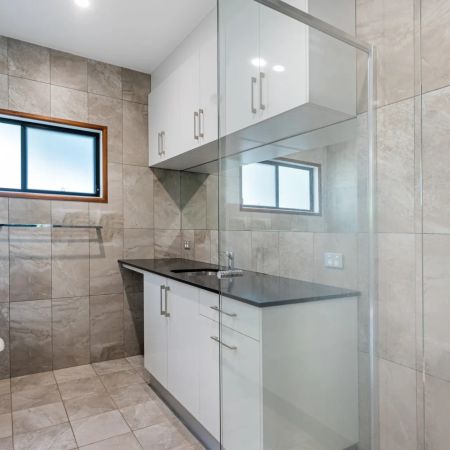 Modern and Stylish Sanctuary - Photo 3