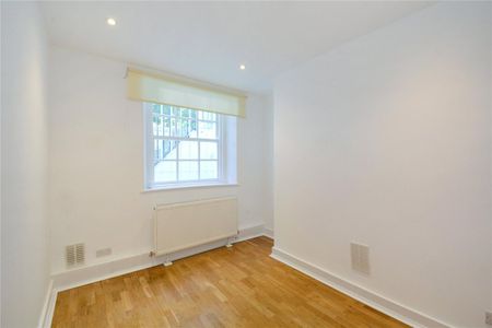 2 bedroom flat in Highbury - Photo 5