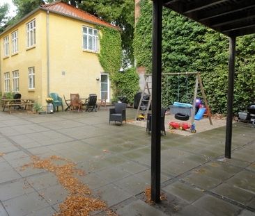 Rummelig lejlighed med nyere trægulve - Photo 6