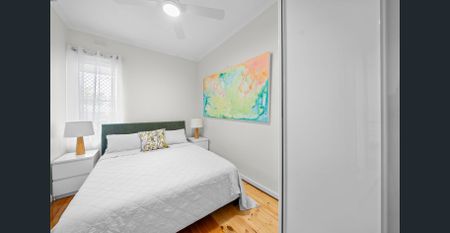 Fully Renovated Two Bedroom Unit - Walking Distance to Jetty Road - Photo 2