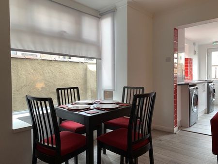 Furnished Room in Well Presented Shared Property – Garner Street - Photo 4
