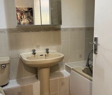 1 Bed Flat, Tippett Rise, RG2 - Photo 2