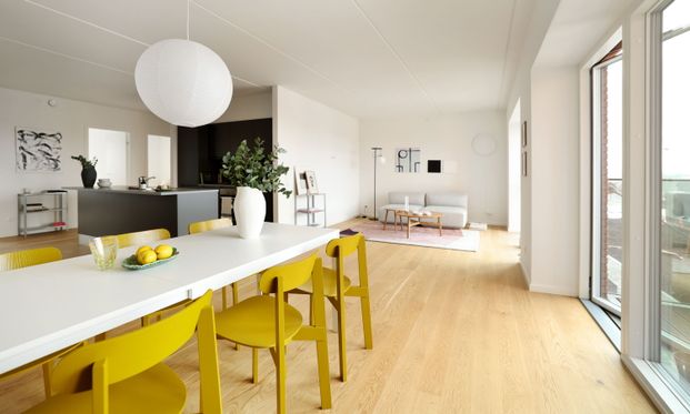 Taghaverne – Stor 5-værelses lejlighed med flot udsigt over byen - Photo 1