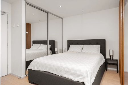 Fully Furnished Studio Apartment with Resort-Style Facilities in the Heart of Parramatta - Photo 2