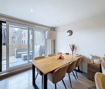 Recent en centraal gelegen app. met 2 slaapkamers, terras en autost... - Photo 5