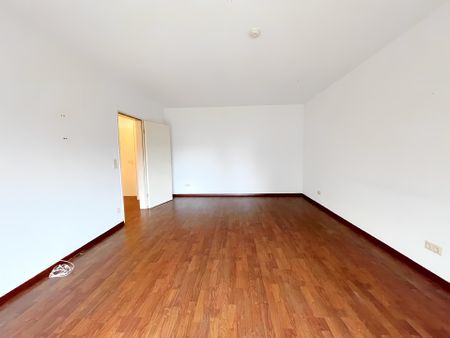 HELLE 2-ZIMMERWOHNUNG MIT GROßEM BALKON ZU MIETEN! - Photo 4