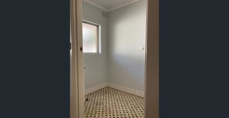 Located close to Tea Tree Plaza, Modbury Hospital, bus and schools - Photo 2