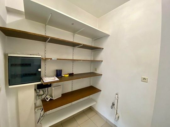 Instapklaar 2-slaapkamer appartement met garage te Roeselare! - Photo 1