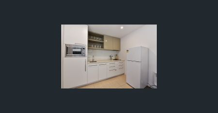 Close to everything, fully furnished 1 bedroom apartment, walk to everywhere! - Photo 5