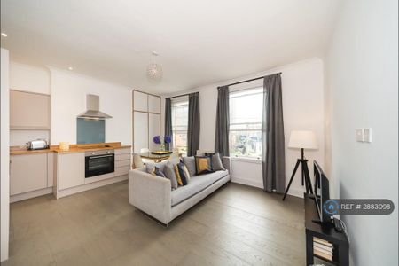 2 bedroom flat to rent - Photo 2