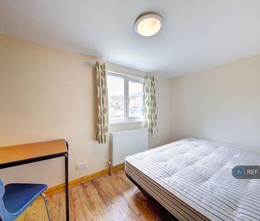 6 bedroom end of terrace house to rent - Photo 2