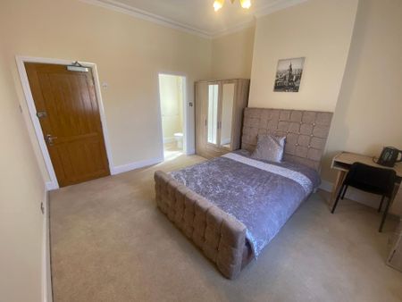 1 bedroom in a house share to rent - Photo 3