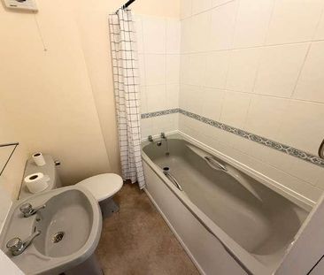 Crescent Road, Worthing, BN11 - Photo 3