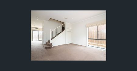 Charming Family Home in Taylors Hill - Photo 4