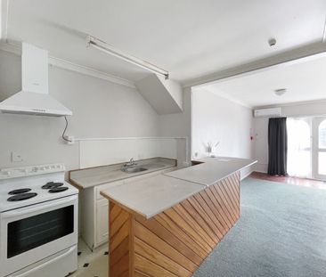 Convenient Terrace Living - Photo 2