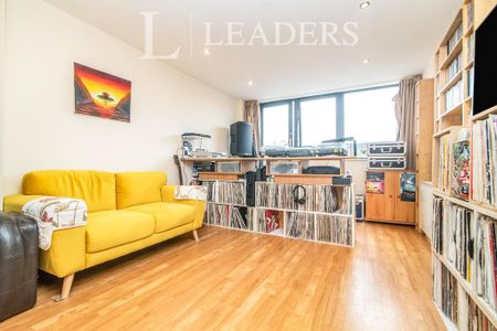 2 bedroom flat to rent - Photo 3