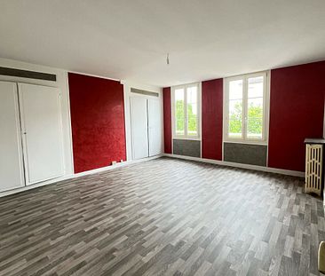 STUDIO DE 50 M2- SAINT-JULIEN-LES-VILLAS - Photo 1