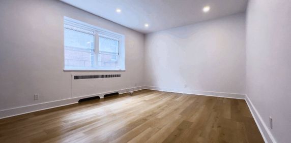 Bachelor - 2070 Rue Chomedey, Montréal - Photo 2