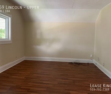 Old World Charm with Modern Amenities - Upper Unit with 2 bedrooms ... - Photo 3