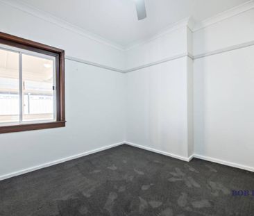 Three-Bedroom Cottage in Central Location - Photo 6