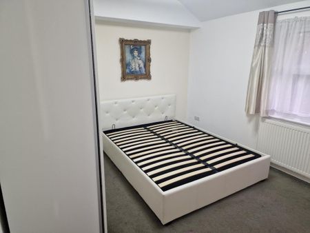 3 bedroom end of terrace house to rent - Photo 5