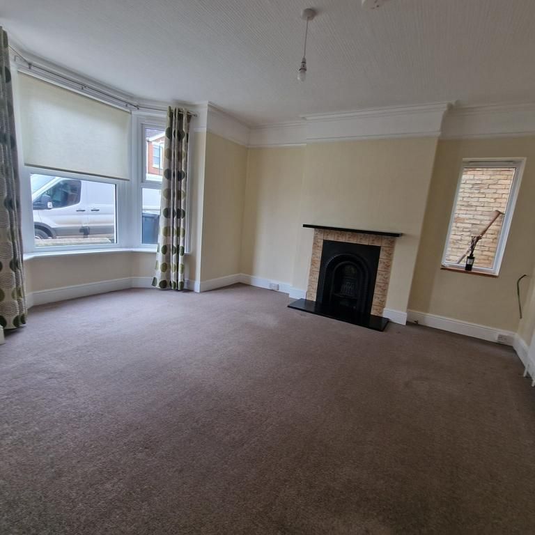 3 bedroom end of terrace house to rent - Photo 1