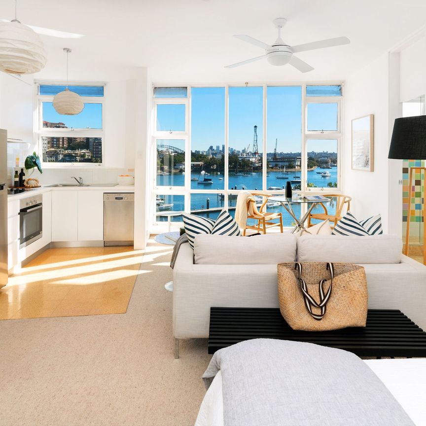 Furnished Sun-Bathed Studio With Uninterrupted Harbour & Bridge Views - Photo 1