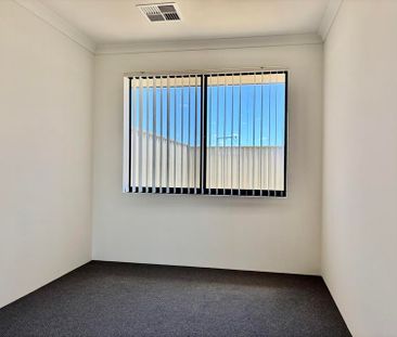 Attractive 4x2 home in whisper quiet location! - Photo 4