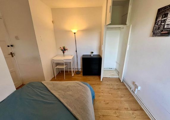 Room in a Shared Flat, Hollybush Street, E13 - Photo 1