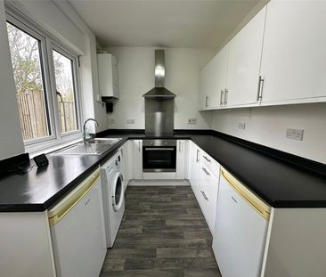 Goodden Crescent, Farnborough, GU14 - Photo 3