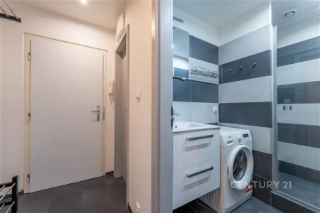 Moderní, světlý, kompletně zrekonstruovaný byt 2+kk ( 44 m - Фото 4