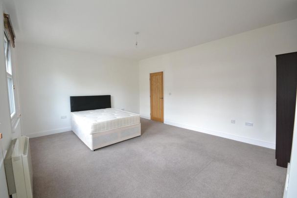 1 bedroom in a flat share to rent - Photo 1