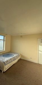 Room in a Shared House, Eastern Avenue, IG4 - Photo 4