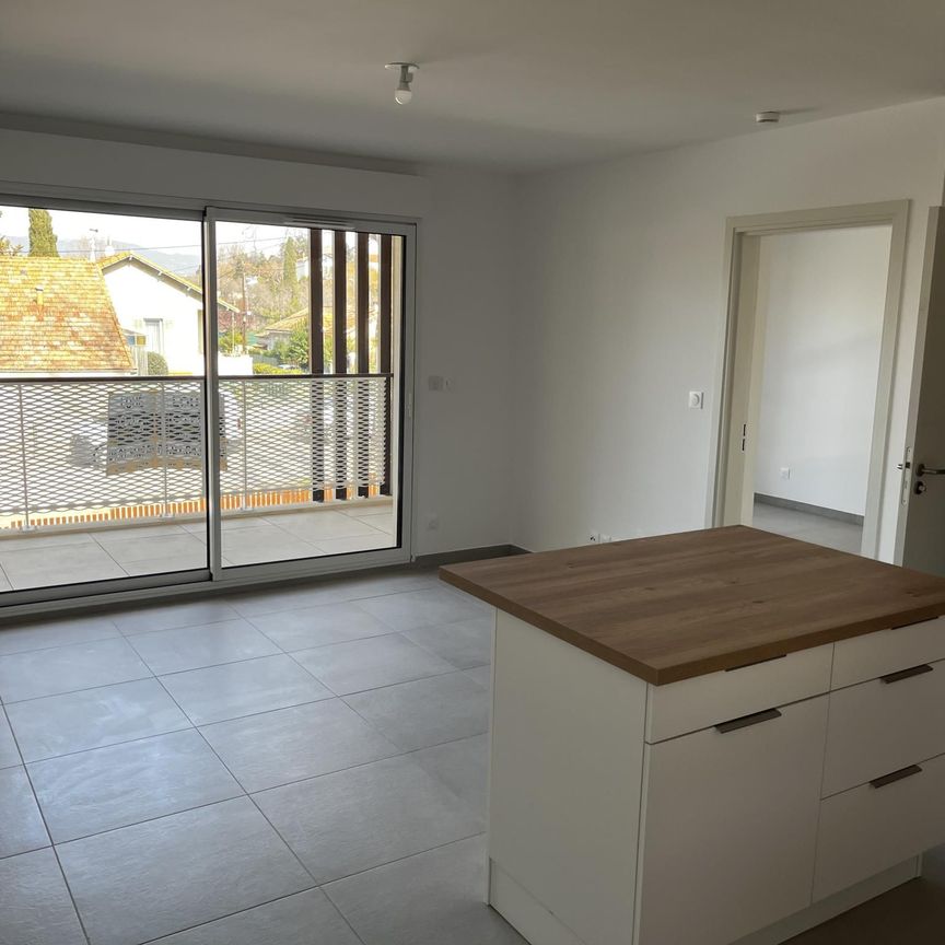 Location Appartement 2 pièces 47m² MARSEILLE 12ème - Photo 1