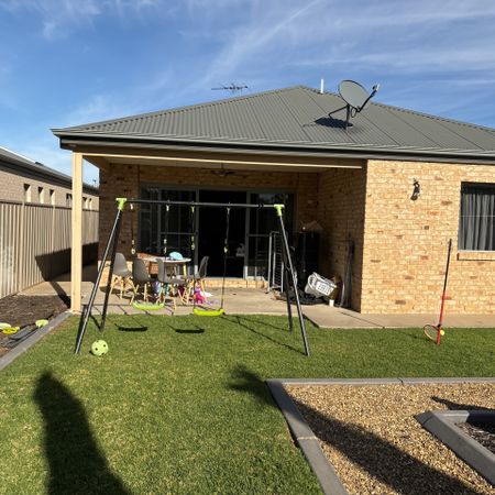 Neat 3-bedroom townhouse - Photo 3