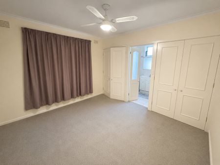 Spacious & Low-Maintenance Living in South Shepparton! - Photo 4