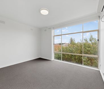 Freshly Painted, New Carpet & Sunlit Living in Essendon - Photo 1